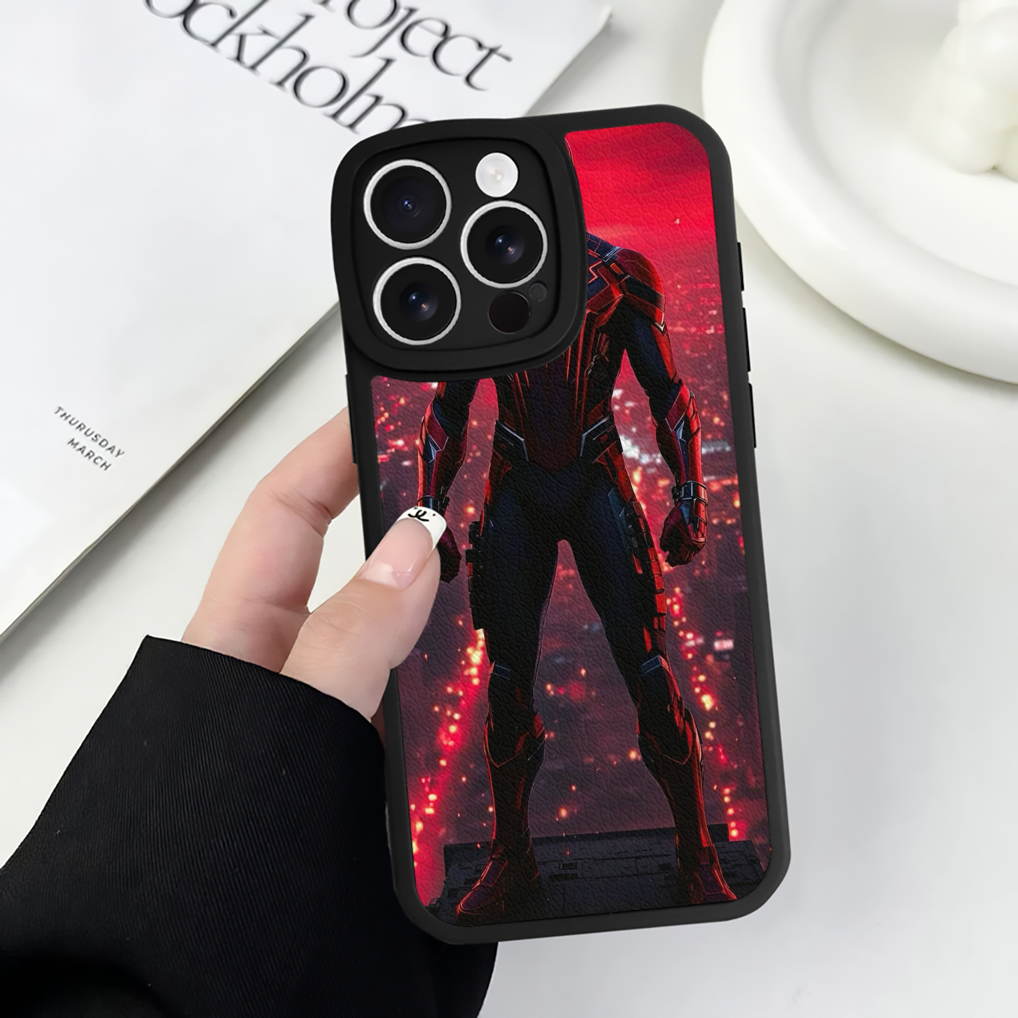 （画像用） Spider Man スパイダーマン 【iPhone 16シリーズ対応】シリコンスマホケース（レザー調） 材質：シリコン